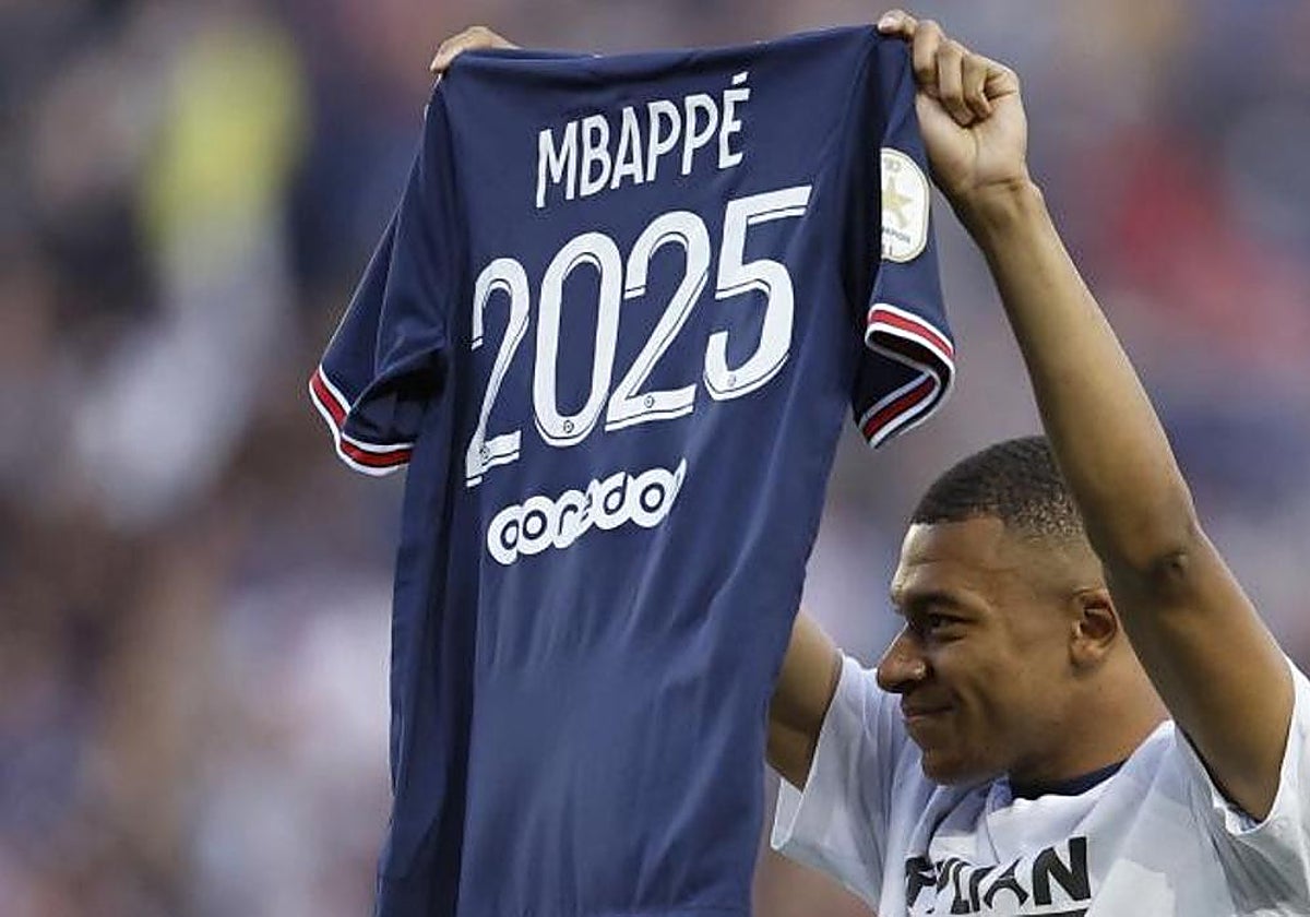 Mbappe el día de su renovación con el PSG