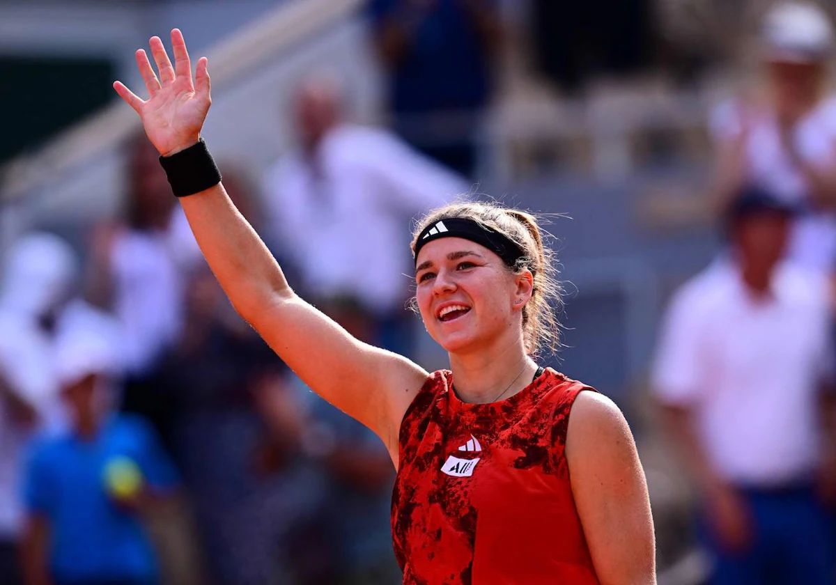 Karolina Muchova celebra su pase a la final de Roland Garros