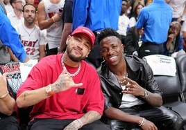 El incómodo momento de Vinicius junto a Neymar en las finales de la NBA