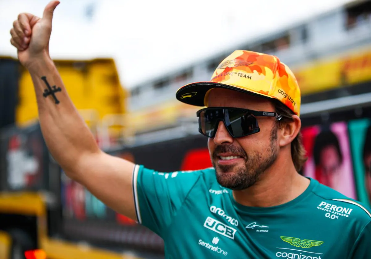 Aston Martin, desbordados ante las peticiones de merchandising de Fernando  Alonso: hay una espera de meses