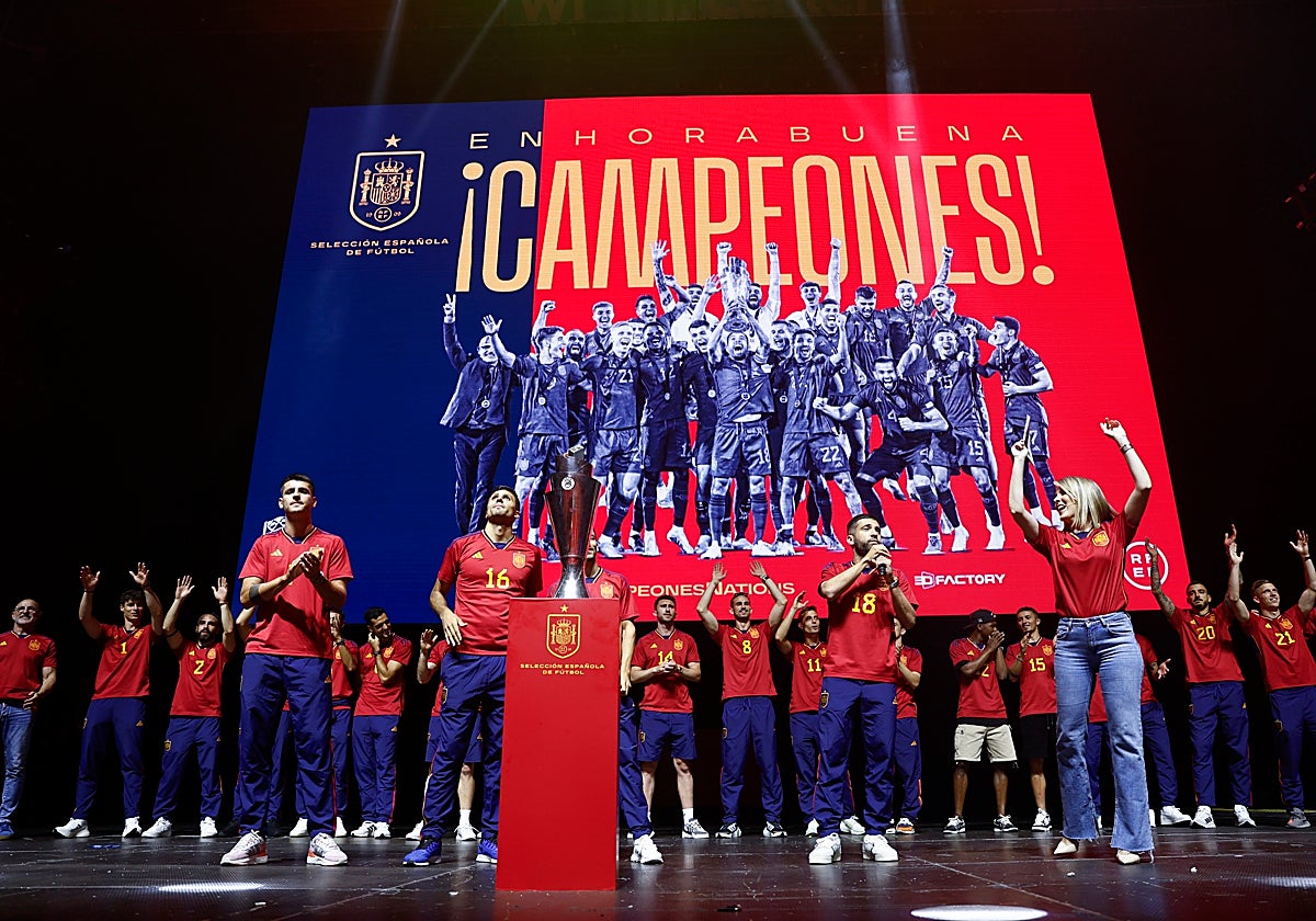 La plantilla de la seelcción española celebra el título de la Nations League en el WiZink