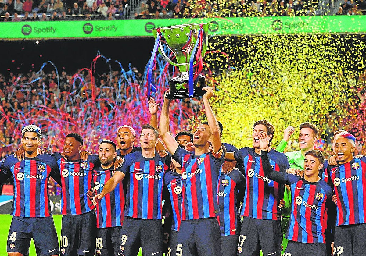 Con la destacada aportación de Lewandowski en el primer tramo del curso y de Ter Stegen todo el año, el equipo de Xavi se proclamó campeón cuatro años después y con cuatro jornadas aún por jugar