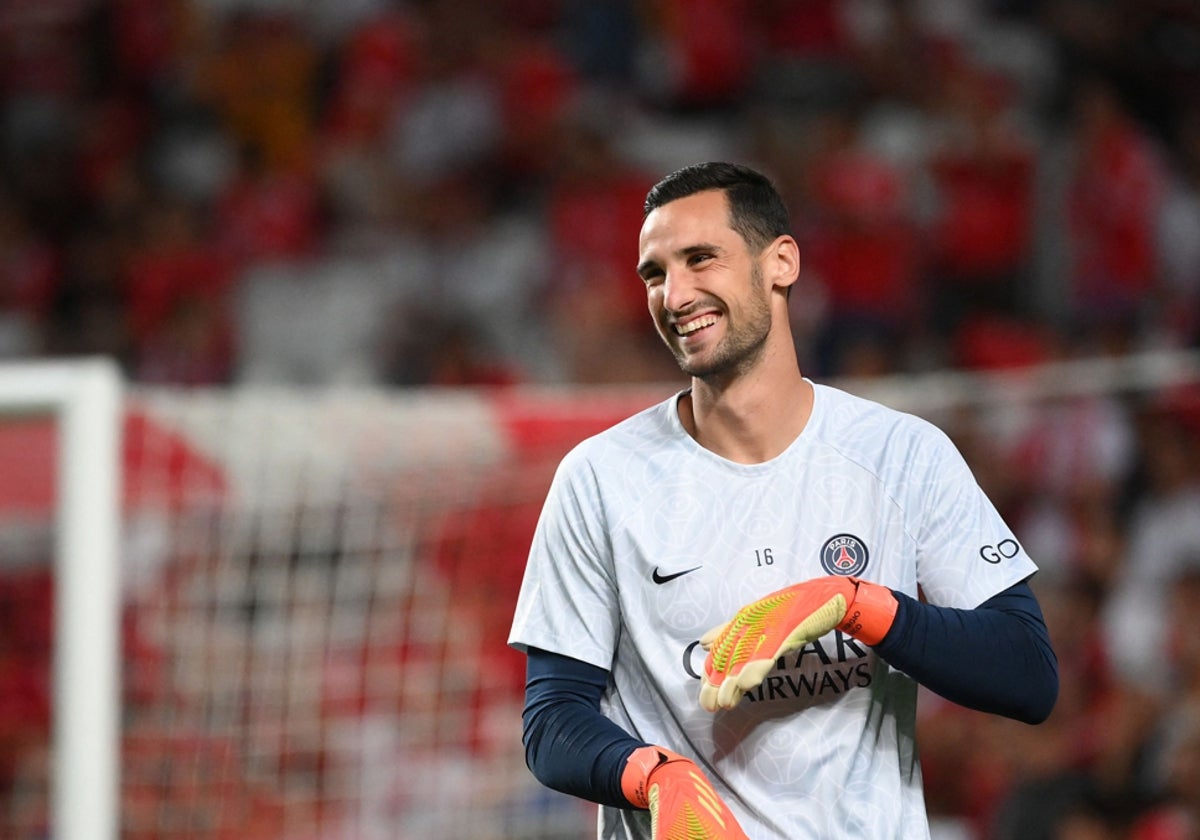 Sergio Rico, durante un calentamiento con el Paris Saint Germain