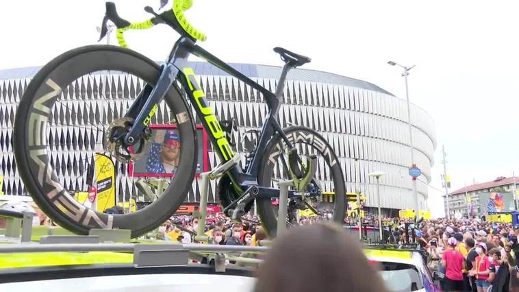 Bilbao da el pistoletazo de salida a la 110 edición del Tour ante miles de aficionados