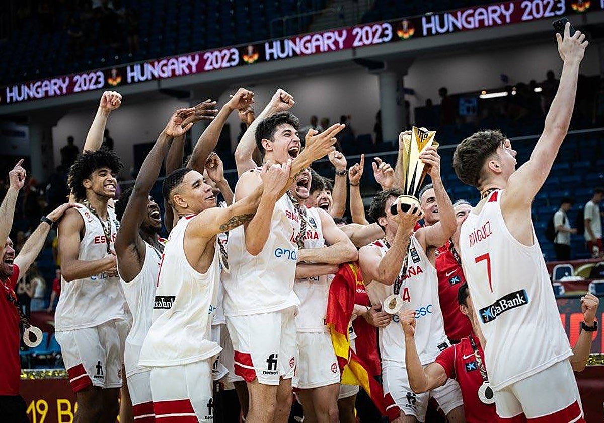 La selección festeja el Mundial conquistado en Hungría