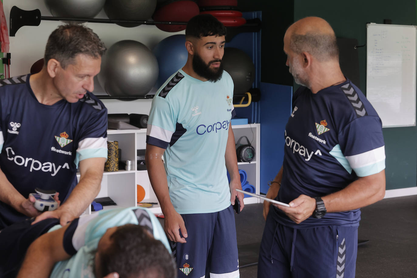 Los reconocimientos médicos marcan la vuelta del Real Betis al terreno de juego