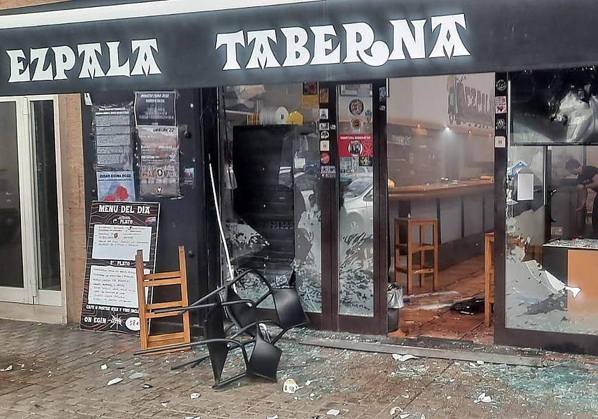 Aspecto de lo local tras el ataque de los Boixos Nois