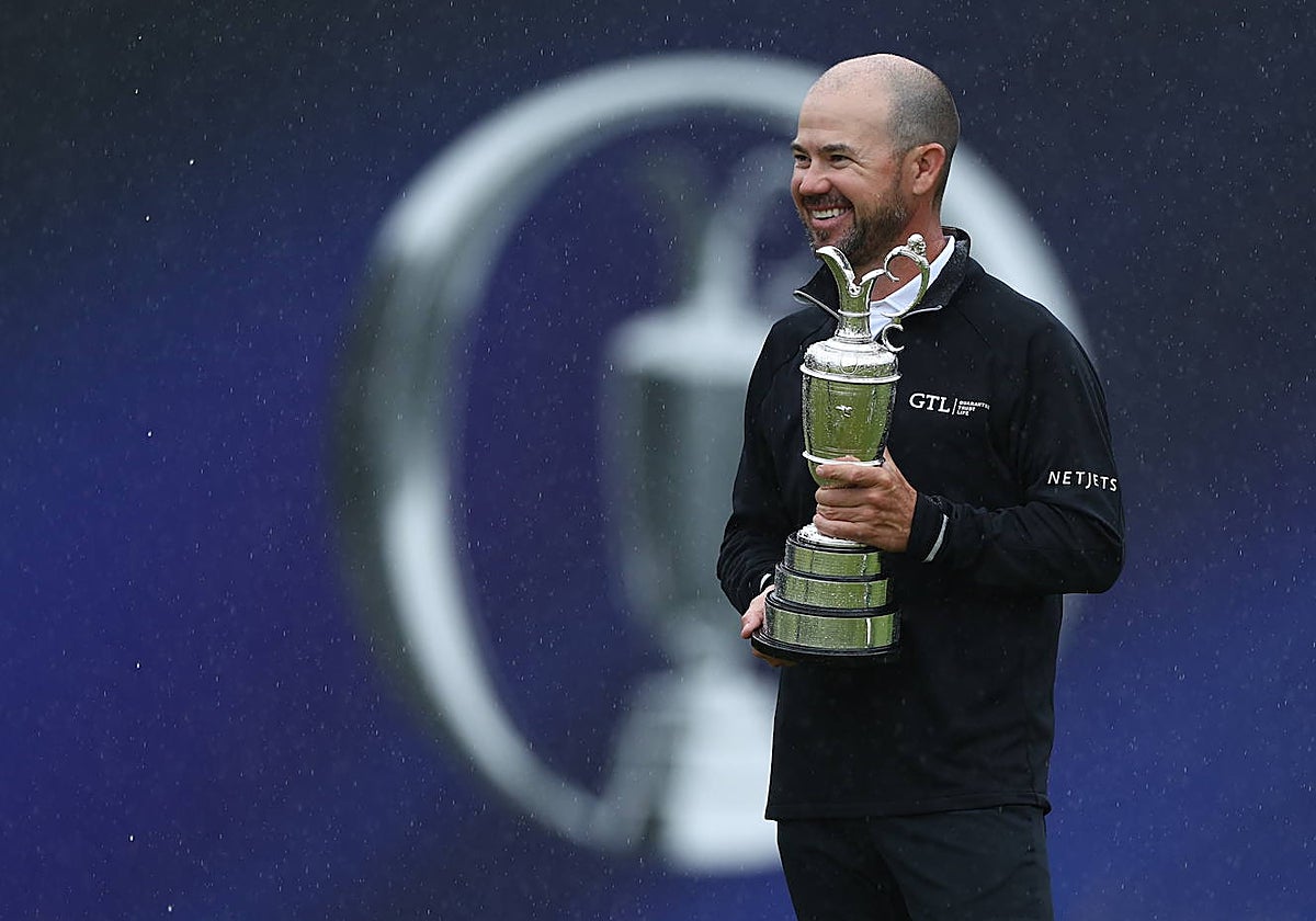 Brian Harman, con el trofeo de campeón del British Open