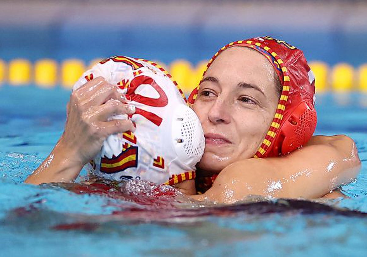Las nadadoras españolas celebran la victoria ante Hungría