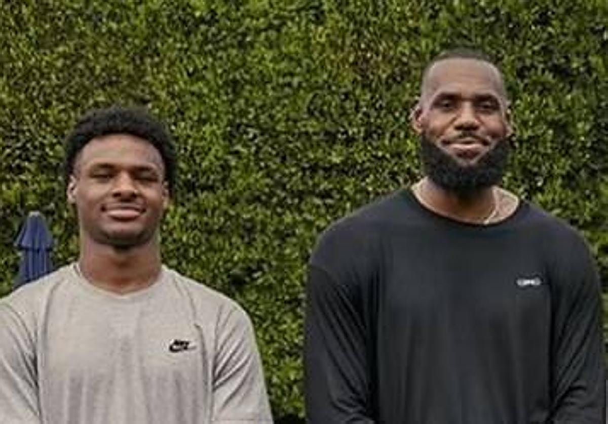 Bronny James junto a su padre, LeBron
