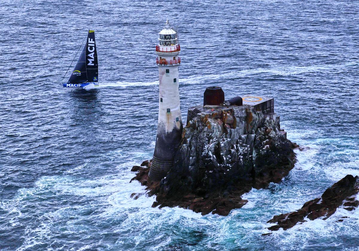 «Macif», patroneado por el francés Charlie Dalin, se proclamó ganador en tiempo real de la 50 Rolex Fastnet Race