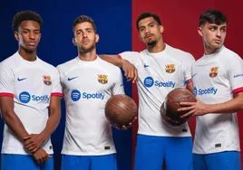 El Barça le pierde el miedo al blanco: Laporta presenta la nueva camiseta