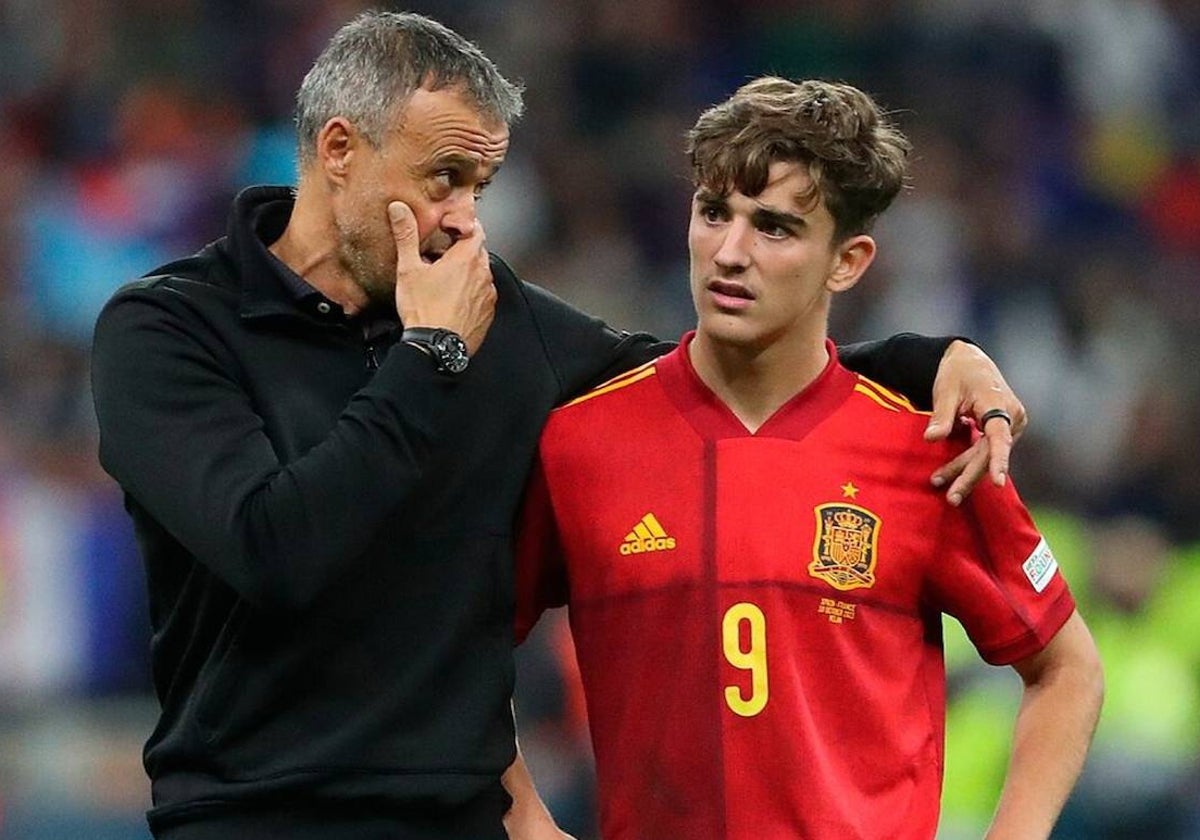 Luis Enrique y Gavi, en la selección.