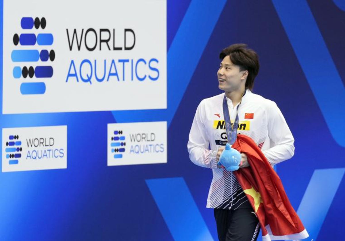 Qin gana la medalla de oro en los 200 braza