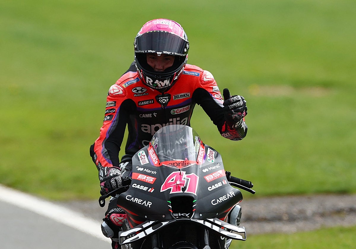 Espargaró celebra su victoria en Silverstone