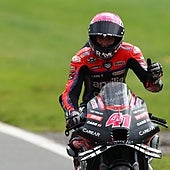 Aleix Espargaró bate a Bagnaia y firma su segunda victoria en MotoGP