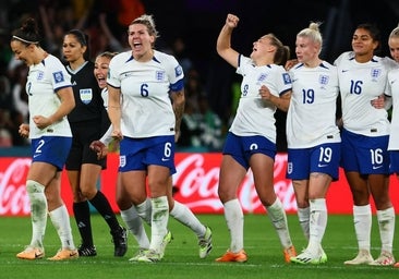 Inglaterra sufre ante Nigeria y pasa a cuartos por penaltis
