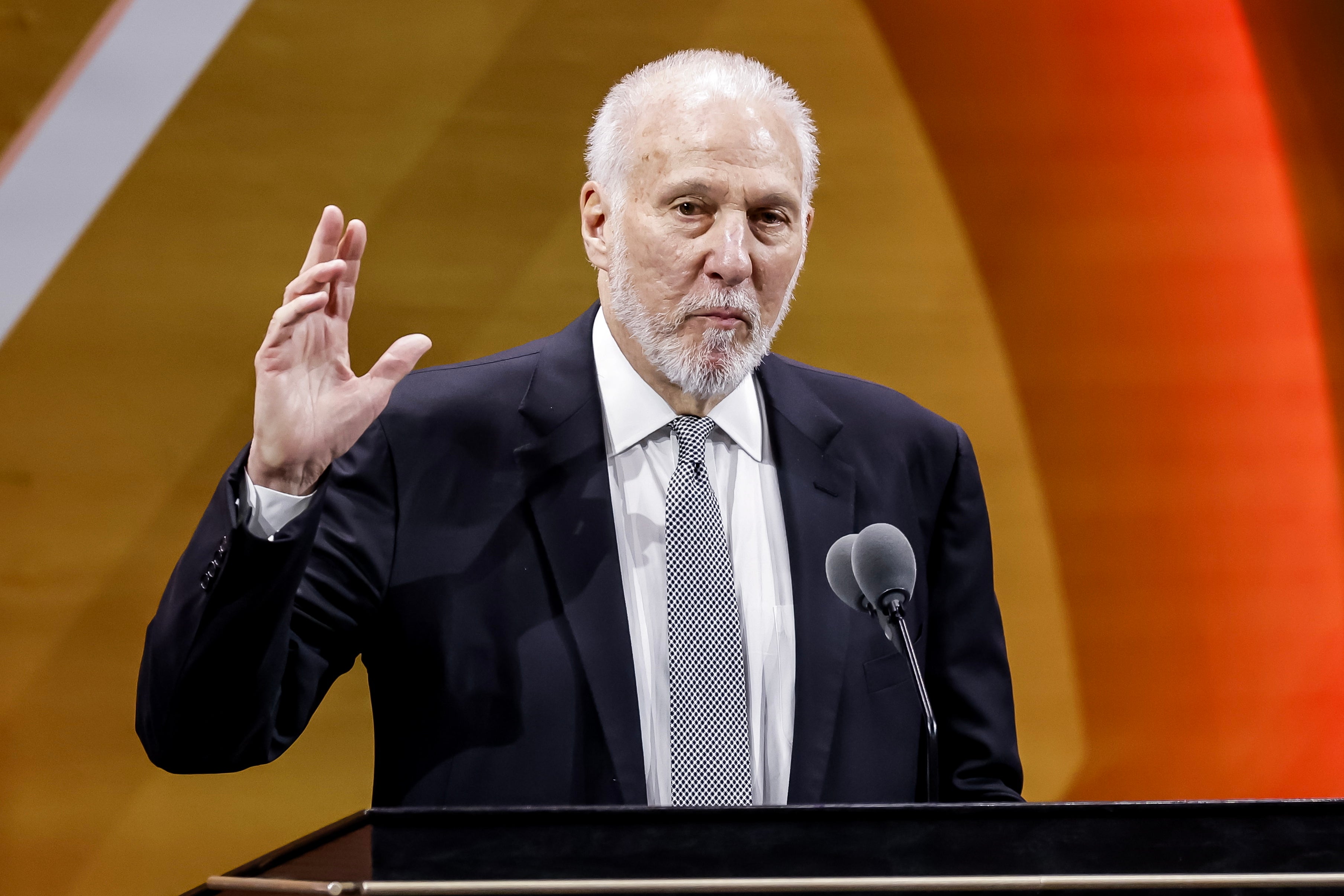 El entrenador de baloncesto estadounidense Gregg Popovich