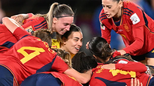 Éxtasis y alegría en las calles españolas por la victoria de la selección