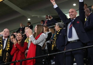 El obsceno gesto de Rubiales en presencia de la Reina Letizia durante la final del Mundial