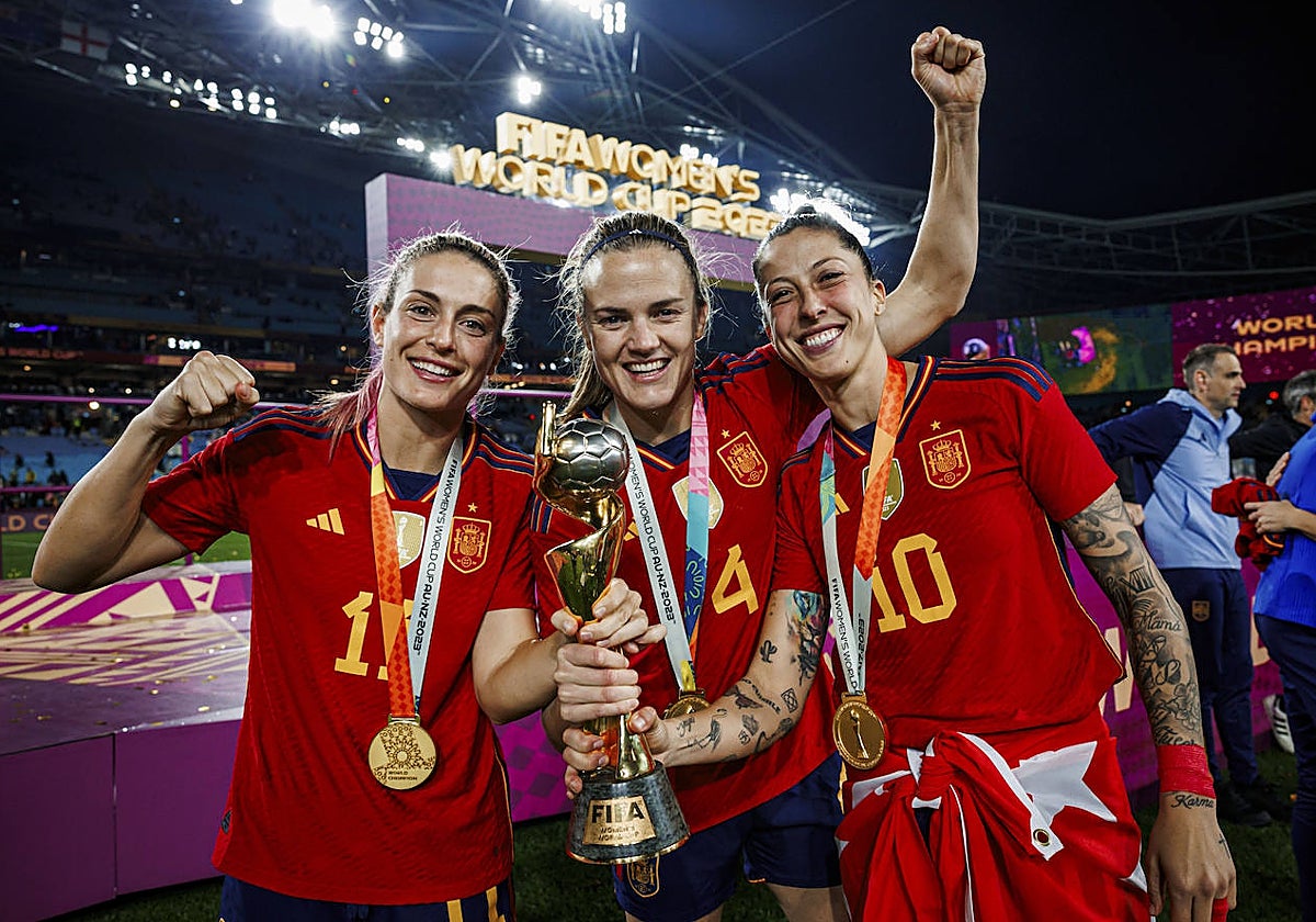 Putellas, Paredes y Hermoso, tras la final del Mundial