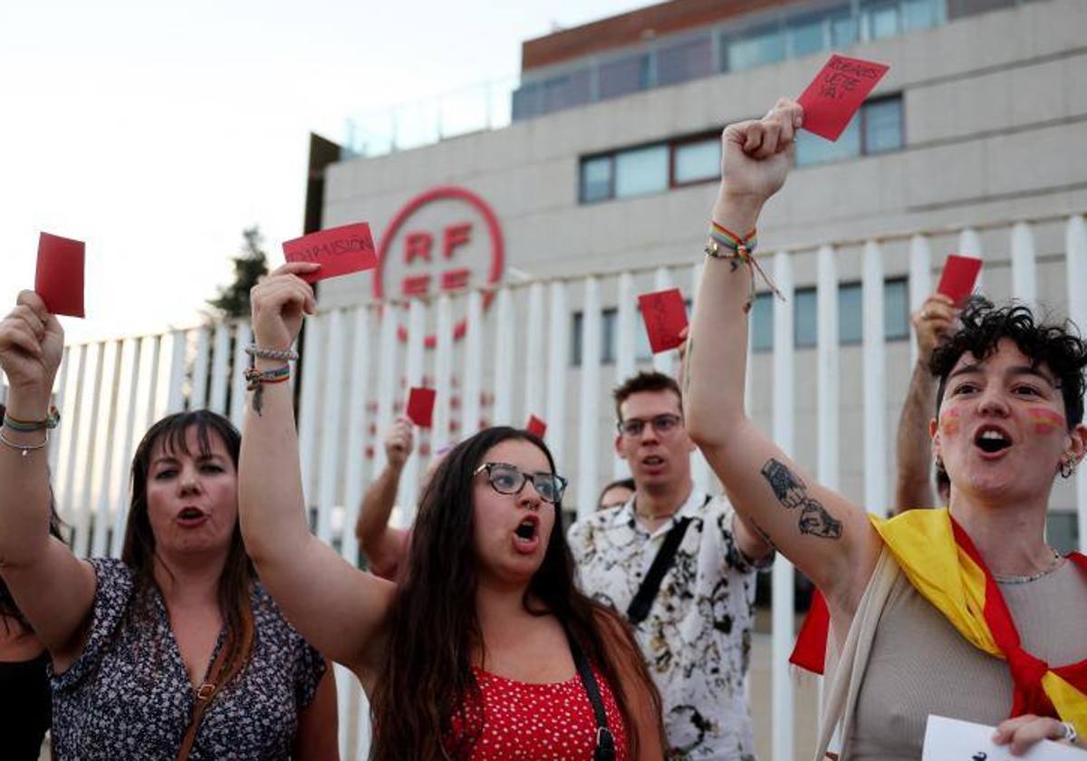 Protestas frente a la Federación Española de Fútbol