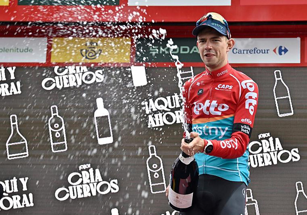 Andreas Kron celebra el triunfo en la segunda etapa