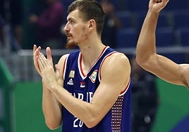 El serbio Simanic pierde un riñón tras una lucha bajo el tablero