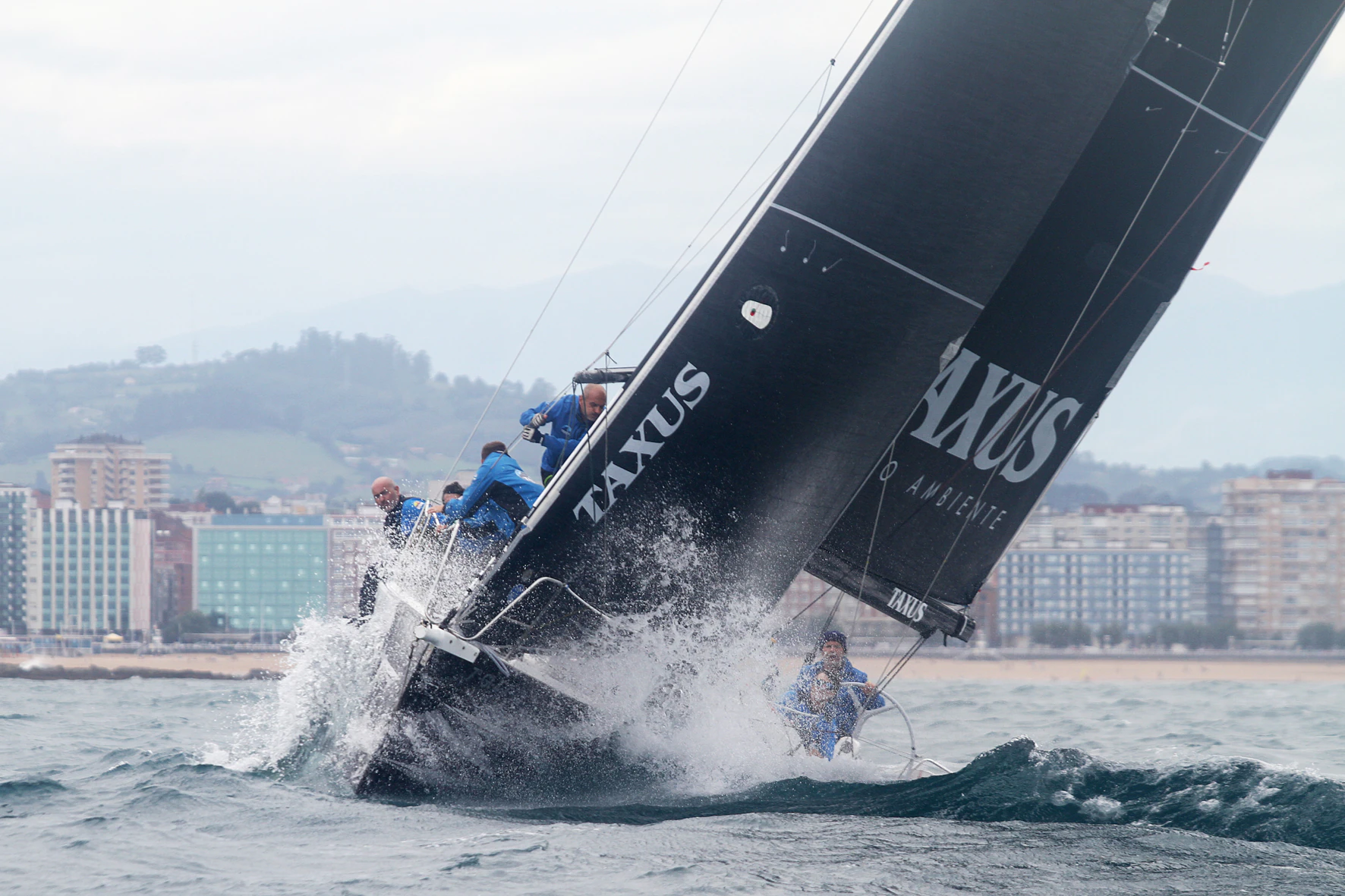 El «Taxus Medio Ambiente», vencedor absoluto de la XXXIII Regata Villa de  Gijón