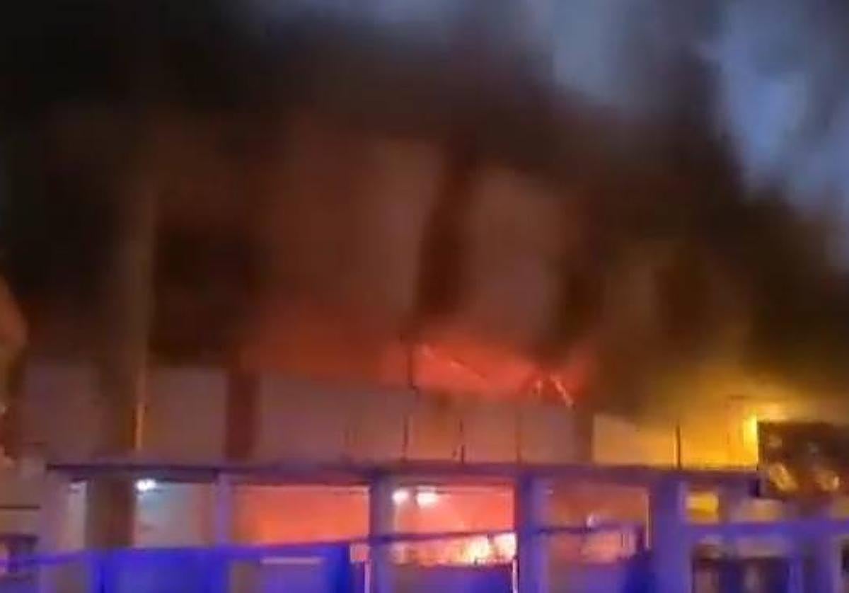 El estadio del Taranto, en llamas