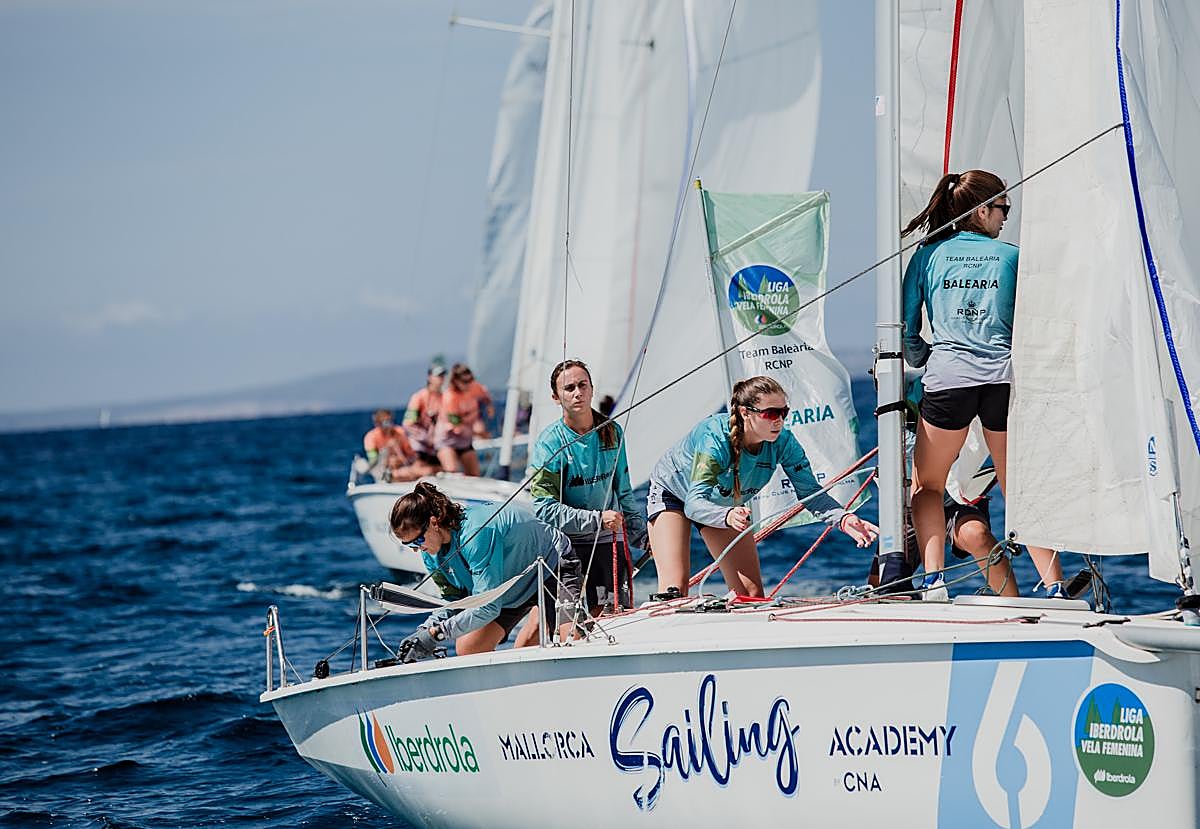Team Balearia, primer líder de la Liga femenina en la bahía de Palma