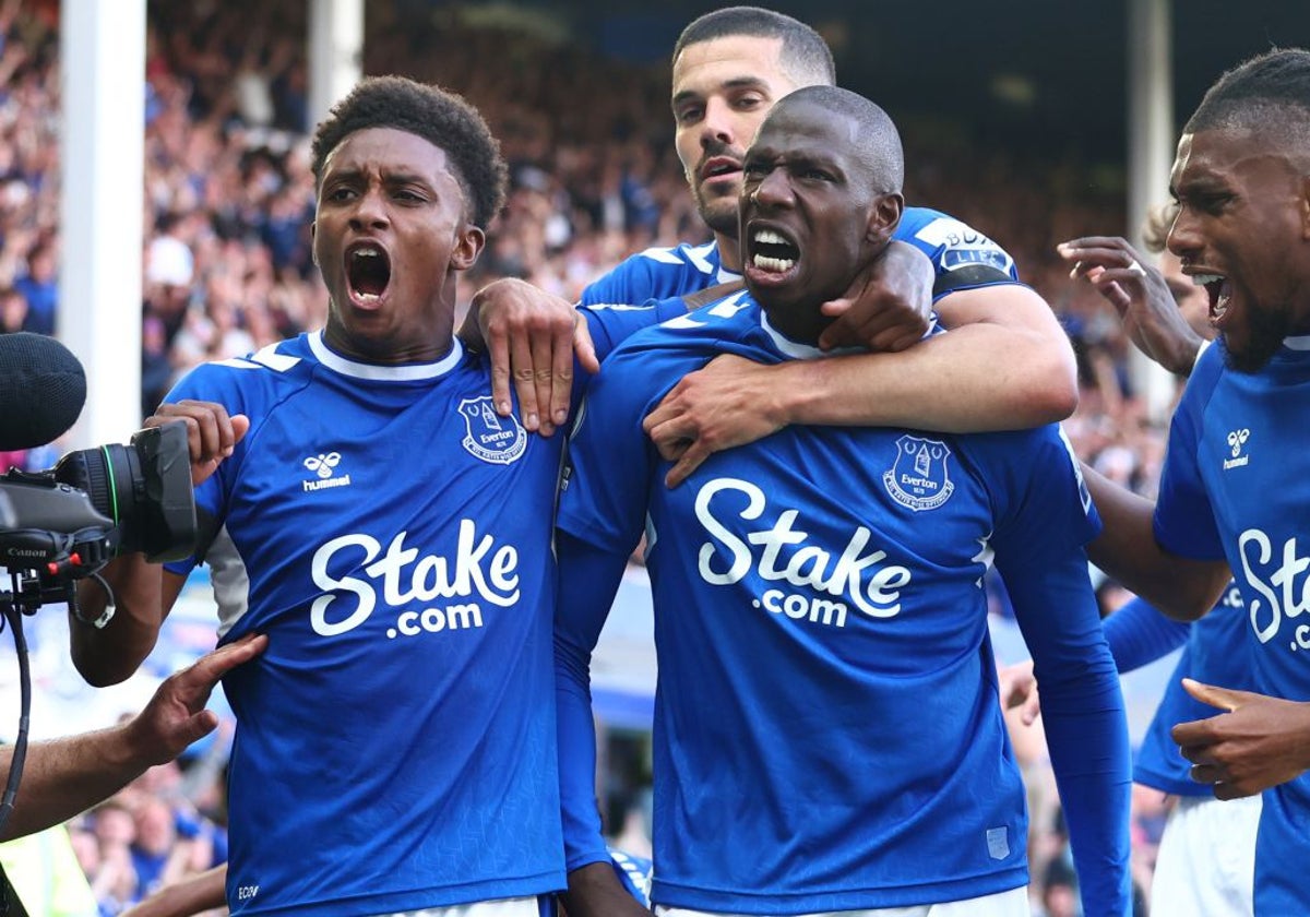 Los jugadores del Everton FC celebran un gol