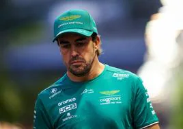 El enfado de Fernando Alonso en DAZN tras su desastroso resultado en Singapur: «Les despacha en 30 segundos»