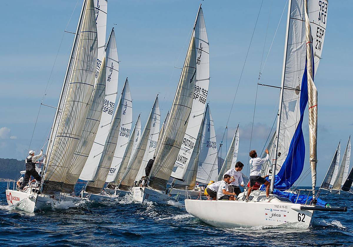 Regata de entrenamiento en la ría de Vigo