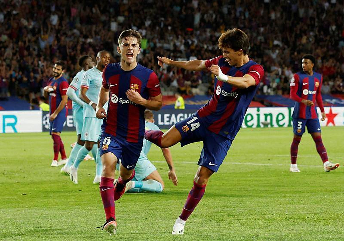 Joao Félix felicita a Gavi por su gol