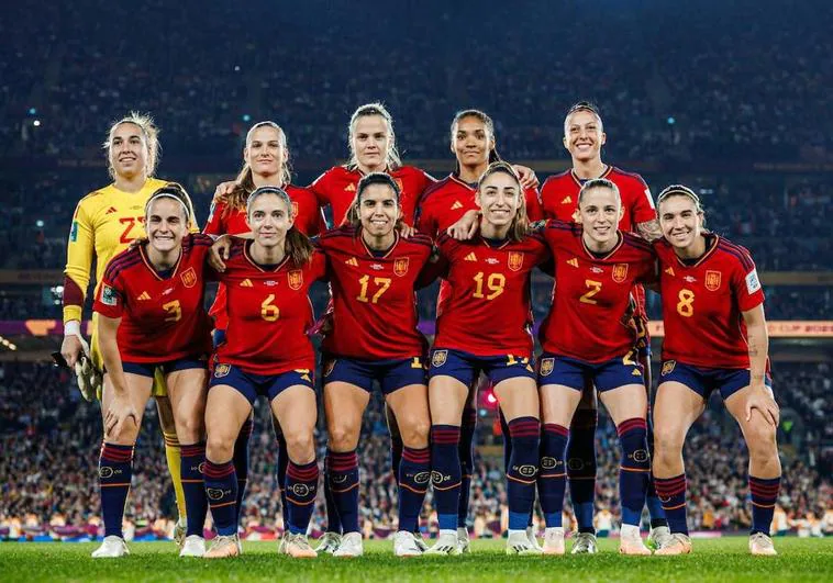 21 Internacionales De La Selección Femenina De Fútbol Se Quedarán En La Concentración Y Jugarán 2285