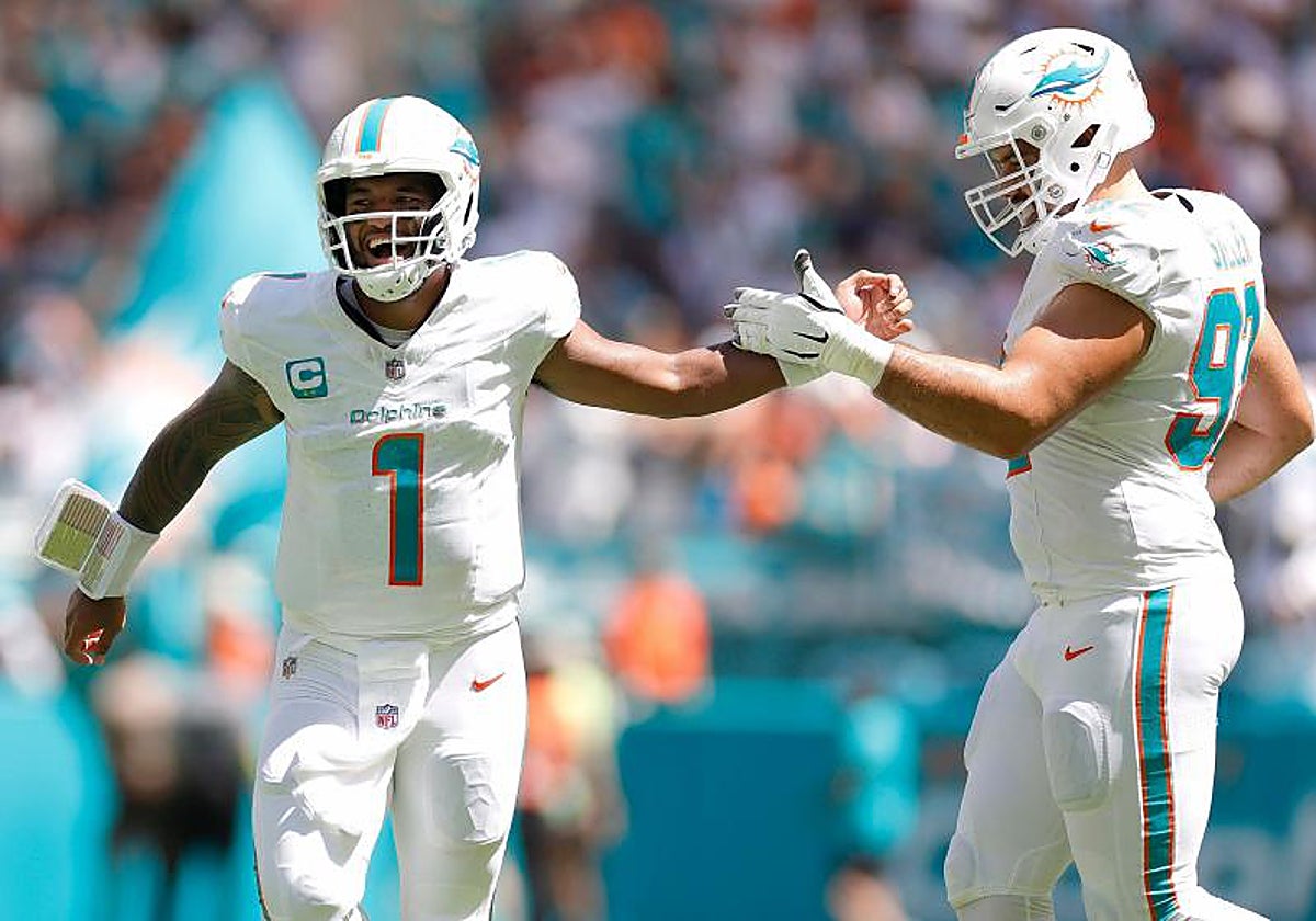 El quarterback de Miami, Tua Tagovailoa (1), protagonizó un gran encuentro ante los Broncos