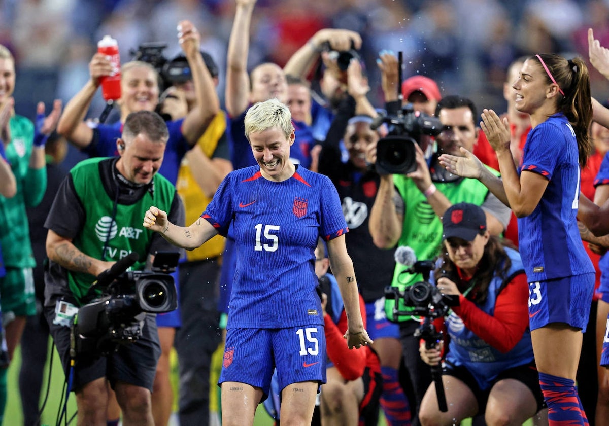 Megan Rapinoe, aclamada por sus compañeras