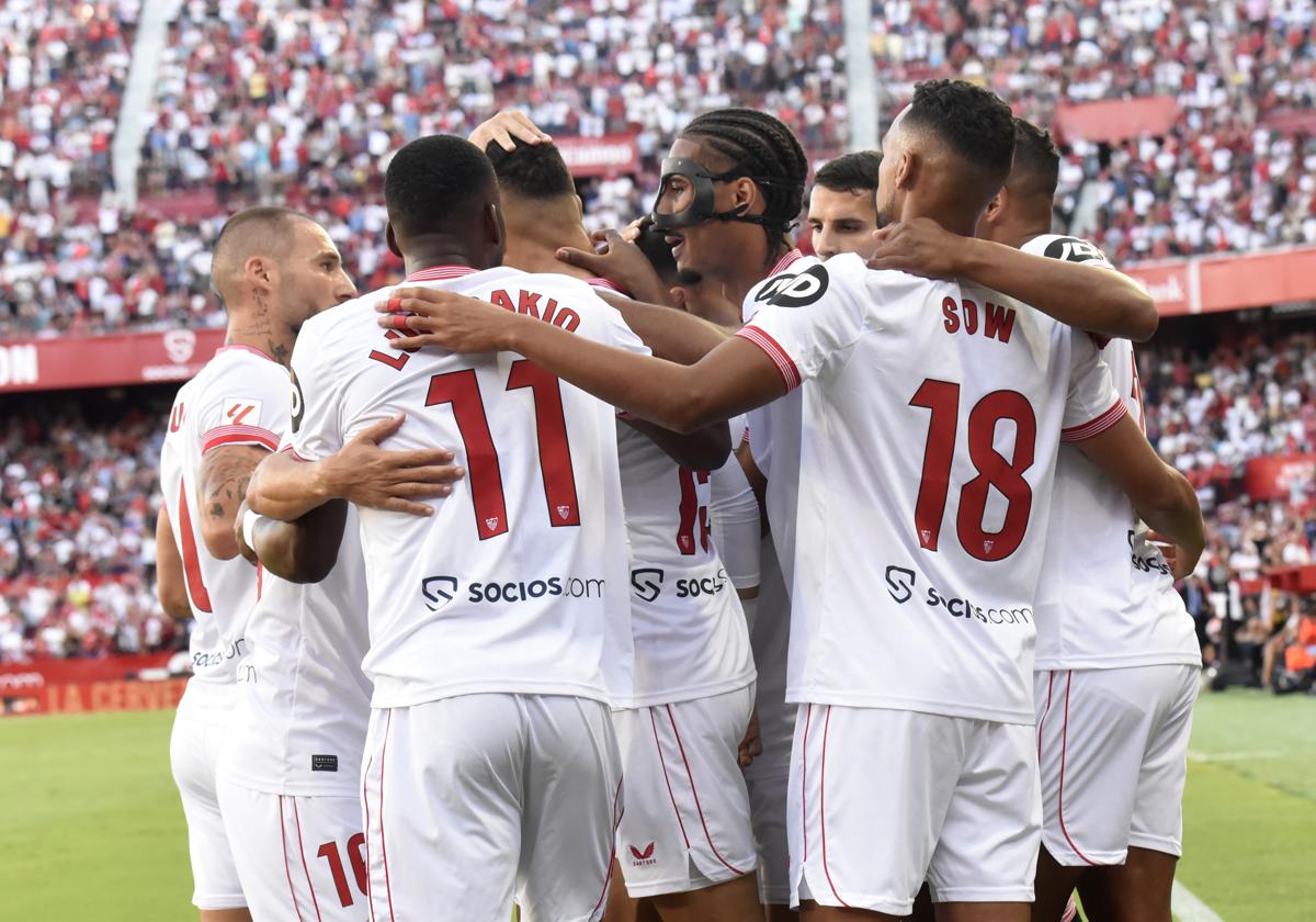 Celebración del primer gol del Sevilla FC marcado por En-Nesyri ante el Almería