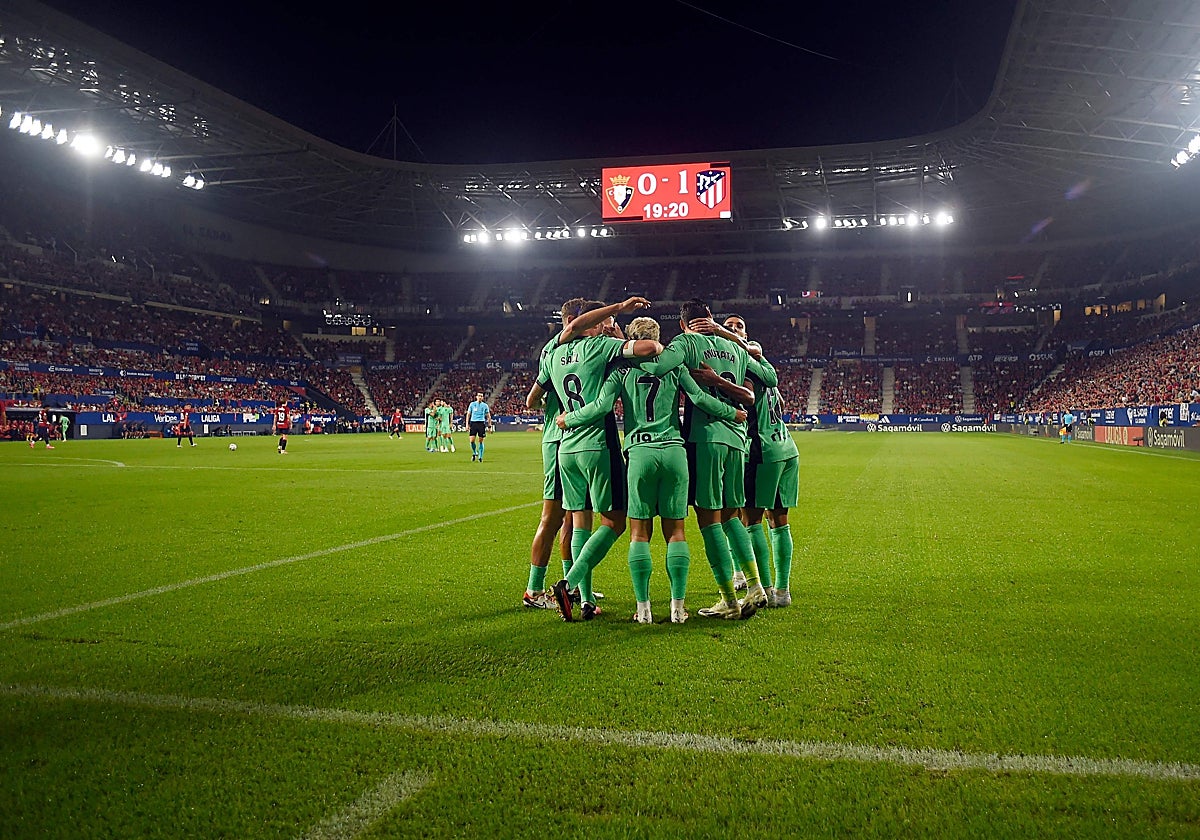 EL Atlético de Madrid celebra en comunión el 0-1 de Griezmann