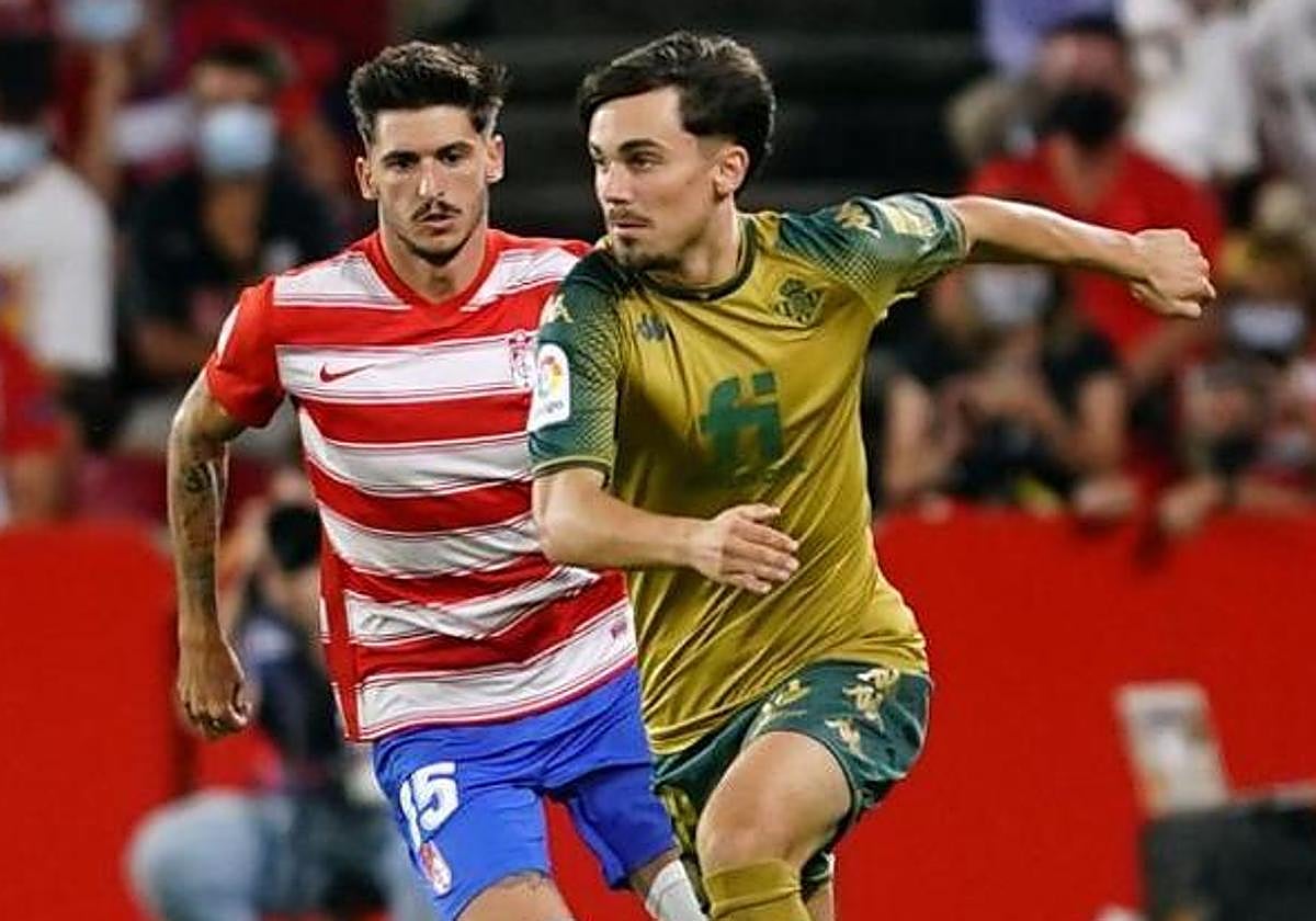 Rodri, en un lace del último Granada - Betis de LaLiga