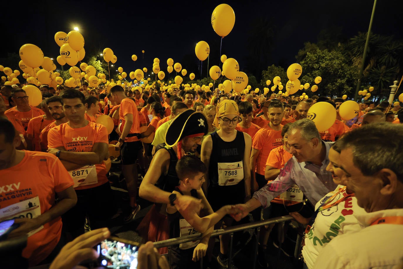 Momentos de la Carrera Nocturna de Sevilla 2023