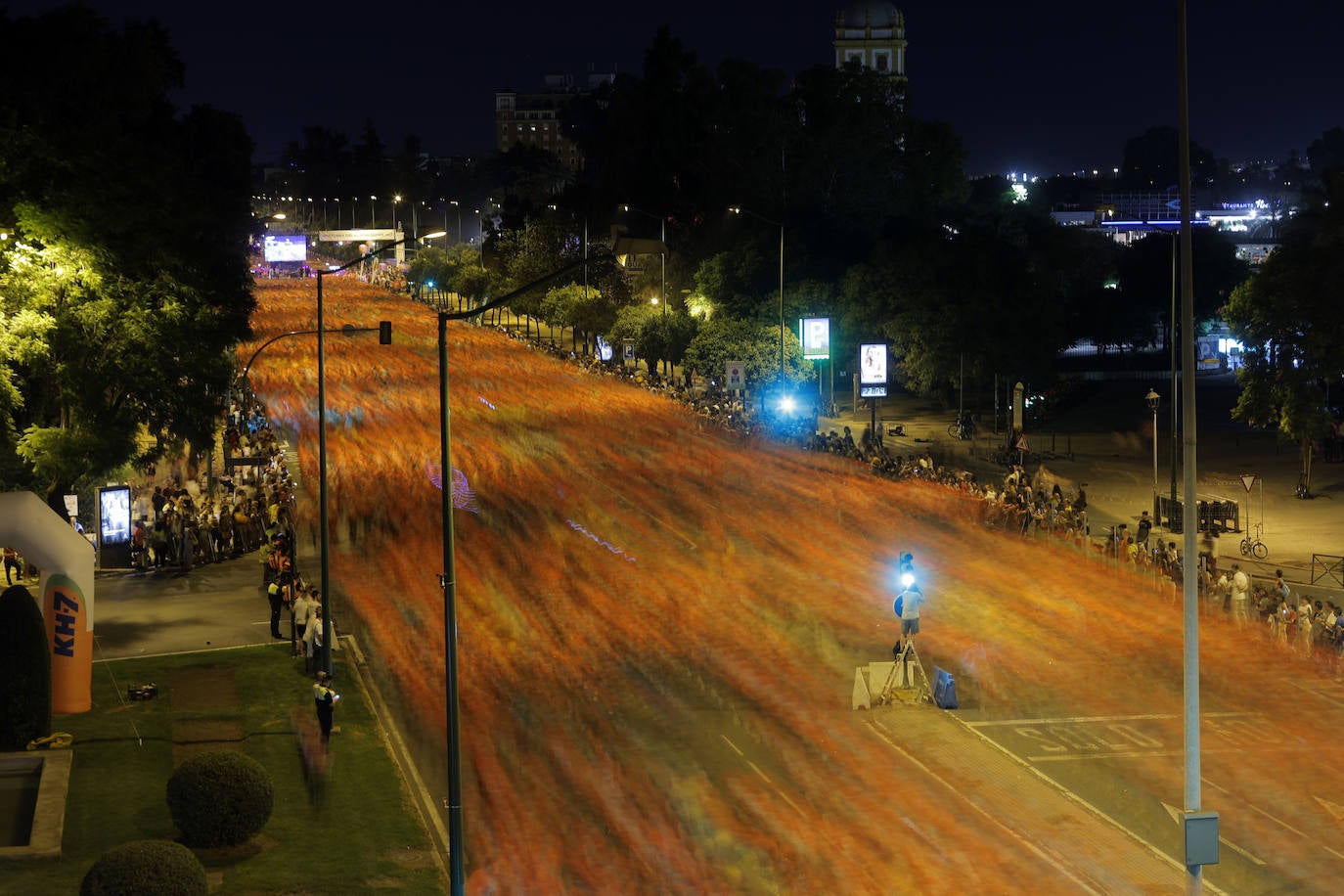 Momentos de la Carrera Nocturna de Sevilla 2023