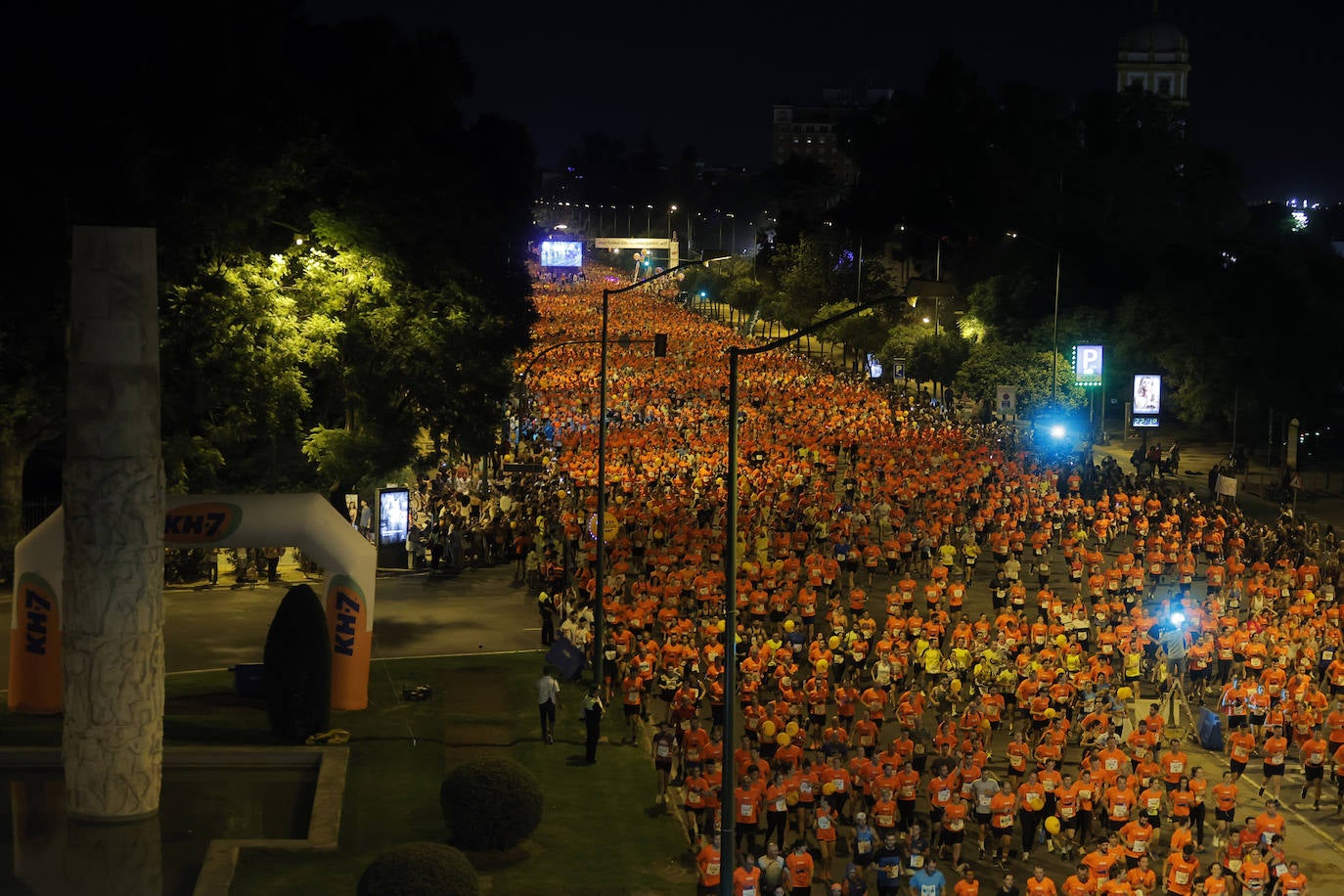 Momentos de la Carrera Nocturna de Sevilla 2023