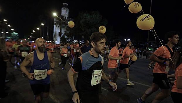 La Carrera Nocturna llena de alegría el &#039;superviernes&#039; sevillano