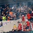 Niza-Colonia: Un herido grave al caer de una tribuna en una pelea entre ultras