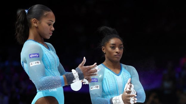 Shilese Jone y Simone Biles, en el Mundial