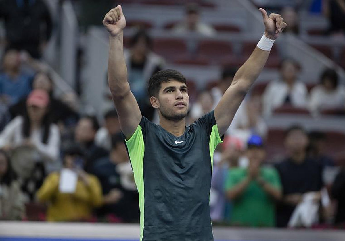 Alcaraz celebra su victoria ante Musetti en Pekín