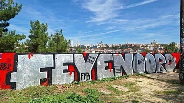 Grafiti de los radicales del Feyenoord en los alrededores de Madrid