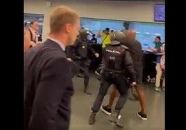 Pánico en el palco VIP del Metropolitano: ultras del Feyenoord la lían y provocan incidentes violentos